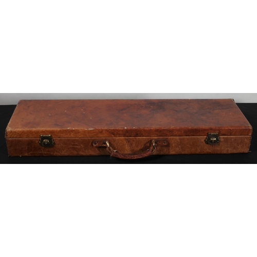 520 - A LEATHER BOUND TRAVELLING GUN CASE with brass clasps 
11cm (h) x 81cm (w) x 21cm (d)