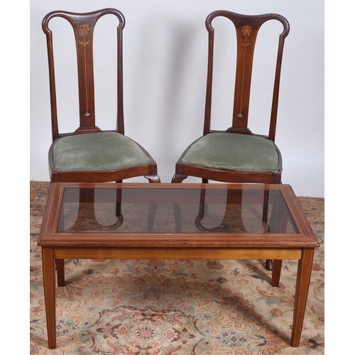 623 - A PAIR OF VINTAGE MAHOGANY AND SATINWOOD INLAID SIDE CHAIRS each with a shaped top rail with inlaid ... 