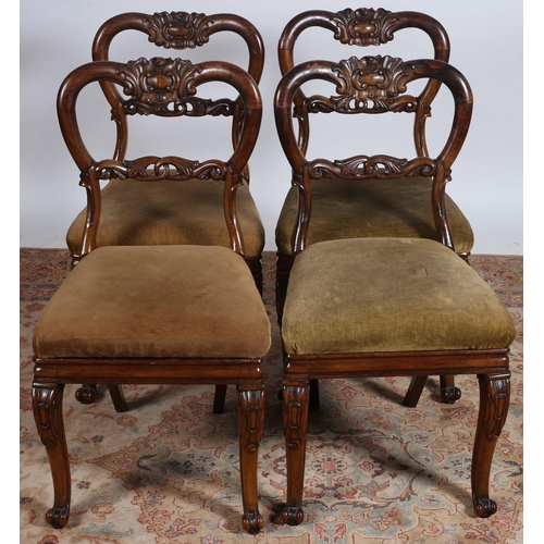 66 - A 19TH CENTURY MAHOGANY AND ROSEWOOD CROSSBANDED POD TABLE the circular moulded top with broad cross... 