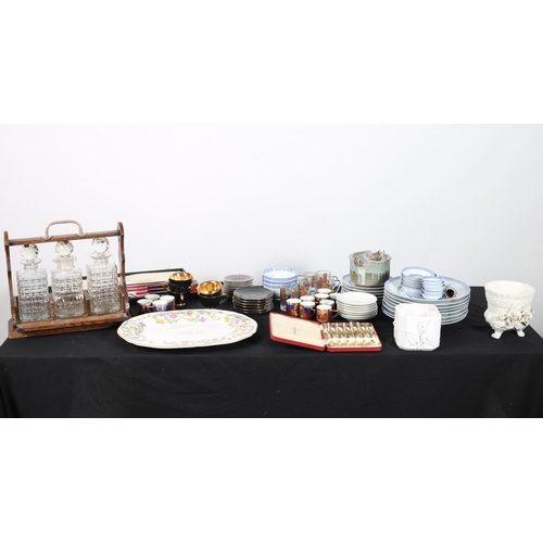 809 - A MISCELLANEOUS COLLECTION OF CHINA to include a thirty three piece blue and white china dinner serv... 