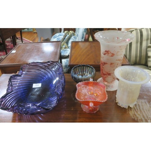 764 - A COLLECTION OF GLASSWARE to include a Murano glass vase, art glass bowl, Lalique glass vase, Carniv... 