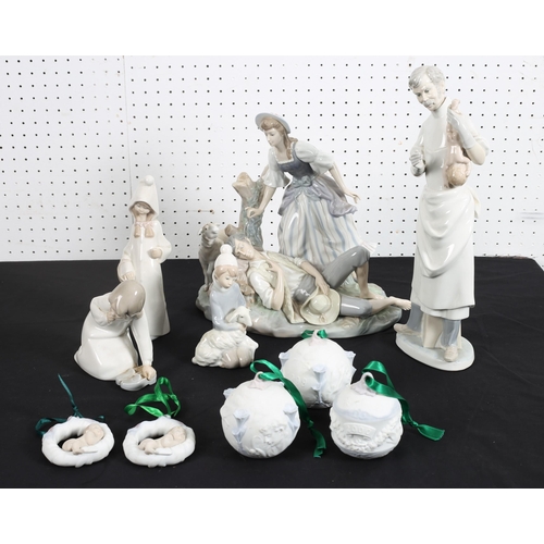 162 - A COLLECTION OF LLADRO FIGURES, to include  three Lladro Christmas balls, a pair of Lladro Christmas... 