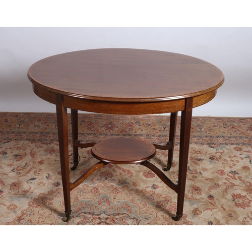 207 - AN EDWARDIAN MAHOGANY AND SATINWOOD INLAID OCCASIONAL TABLE of oval outline the shaped top raised on... 