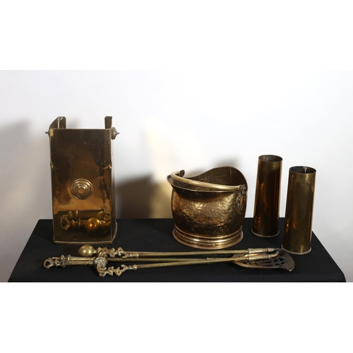 316 - A MISCELLANEOUS COLLECTION to include a pair of brass shells, a brass swing handle fuel bin, fire ir... 