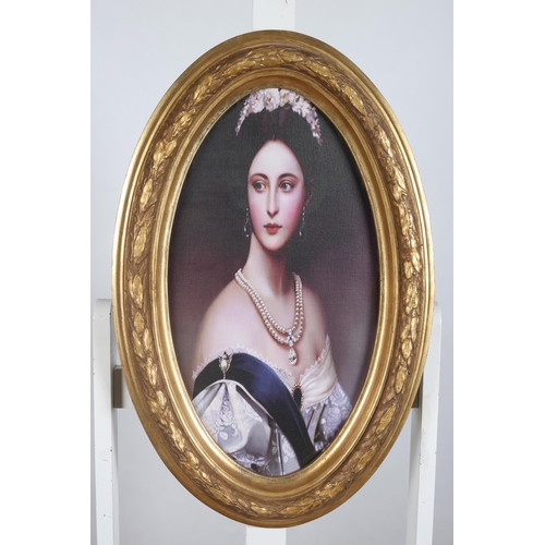 596 - HEAD AND SHOULD PORTRAITS OF FEMALES
Coloured prints
Ovals
A pair
In foliate moulded frames
52cm (h)... 