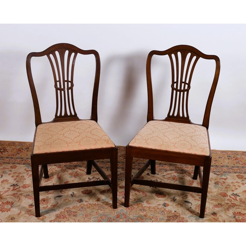 523 - A PAIR OF 19TH CENTURY HEPPLEWHITE DESIGN MAHOGANY SIDE CHAIRS each with a serpentine top rail above... 