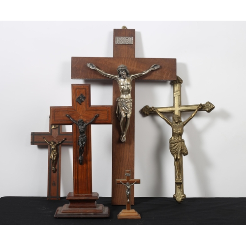 101 - A COLLECTION OF SIX CRUCIFIXES to include two brass examples, a bronze example, two plated examples,... 