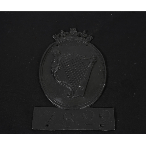 117 - A 19TH CENTURY LEAD WALL MOUNTED INSURANCE PLAQUE 
Serial No. 7822
25cm (h) x 16cm (w)