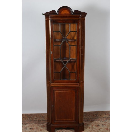 399 - AN EDWARDIAN MAHOGANY AND SATINWOOD INLAID CORNER CABINET the arched cornice above an astragal glaze... 