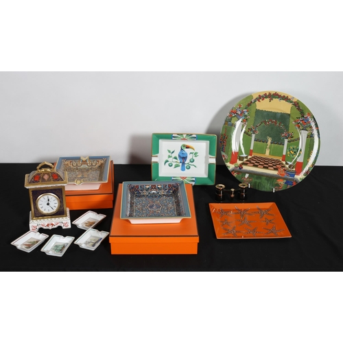 323 - A COLLECTION OF CHINA to include a Villeroy and Boch plaque, two Hermes porcelain ashtrays, a Royal ... 