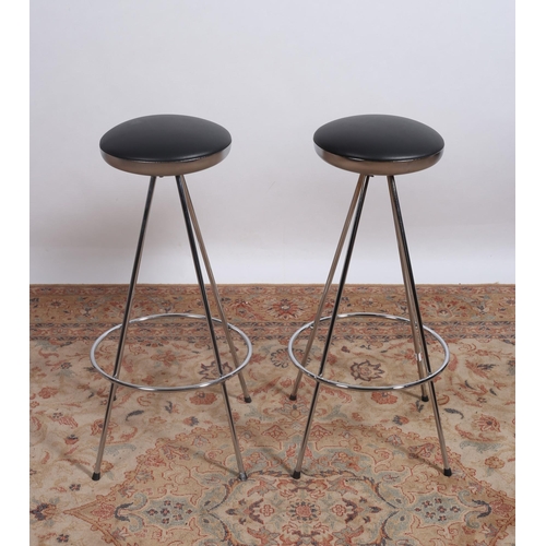 449 - A PAIR OF CONTEMPORARY CHROME HIGH STOOLS with black upholstered seats on tubular supports joined by... 