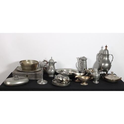 106 - A MISCELLANEOUS COLLECTION OF PEWTER to include a samovar, lidded steins, plates, etc.