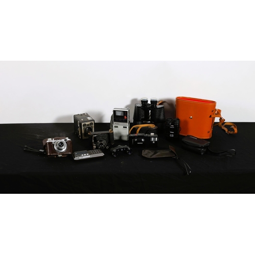 252 - A VINTAGE KODAK VEST POCKET CAMERA model 8, a Compur-Rapid camera in leather case, a pair of Eikow A... 