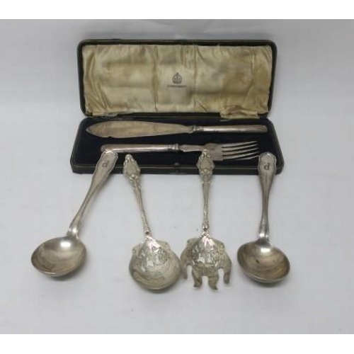 521 - A PAIR OF SILVER SERVERS in case Birmingham 1921, a pair of continental silver servers, a pair of Am... 