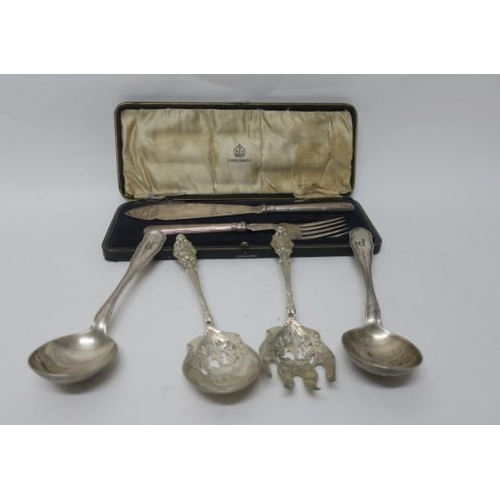 521 - A PAIR OF SILVER SERVERS in case Birmingham 1921, a pair of continental silver servers, a pair of Am... 