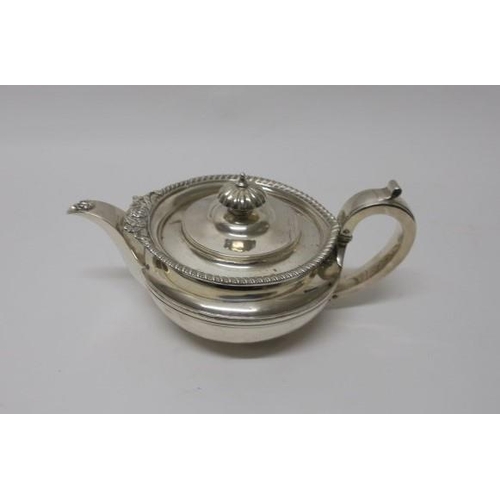 525 - A SILVER TEAPOT London 1818
27 troy ounces