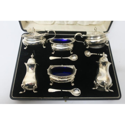 552 - A SILVER SIX PIECE CONDIMENT SET and spoons in case Birmingham 1928 (9)