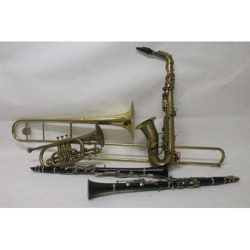 571 - FIVE MUSICAL INSTRUMENTS comprising a clarinet, a bugle, a saxophone, a trombone, etc. (5)