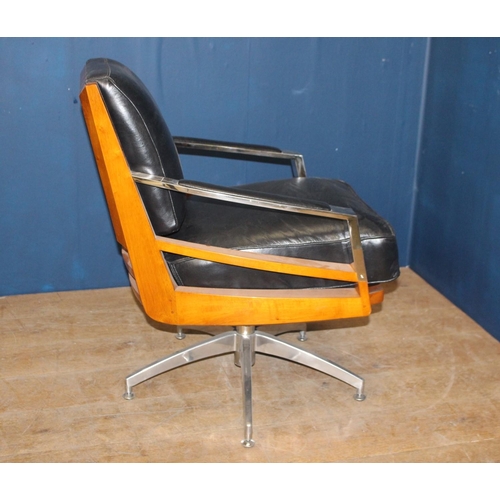 384 - A DESIGNER TEAK CHROME AND BLACK LEATHER UPHOLSTERED SWIVEL CHAIR the shaped upholstered back and se... 