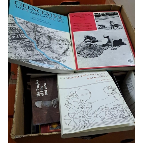 595 - A LARGE COLLECTION OF ARCHAEOLOGY BOOKS AND BOUND MAGAZINES (5 boxes)