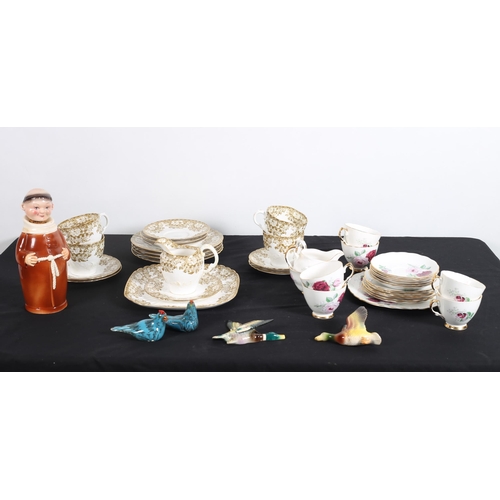 120 - A MISCELLANEOUS COLLECTION OF CHINA to include a Royal Doulton chamber pot, a vintage jardiniere, a ... 