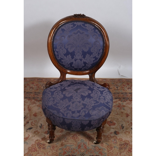 88 - A 19TH CENTURY CARVED WALNUT AND UPHOLSTERED CHAIR the oval upholstered back and seat on turned and ... 