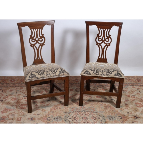 253 - A PAIR OF GEORGIAN MAHOGANY CHIPPENDALE DINING CHAIRS each with a pierced vertical splat with uphols... 