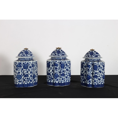 543 - A SET OF THREE ORIENTAL BLUE AND WHITE JARS with gilt brass handles 27cm (h)