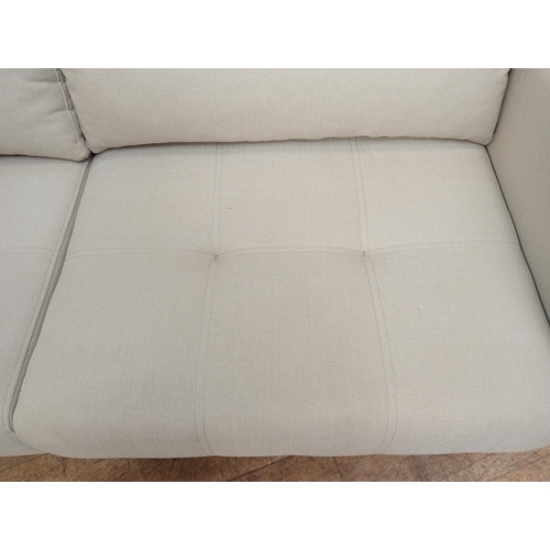 609 - A DESIGNER SETTEE with loose cushions and shaped arms on moulded legs 188cm (w) x 94cm (d)