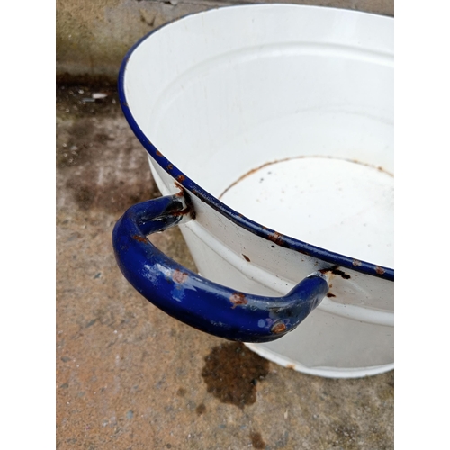 652 - A VINTAGE ENAMEL BATH of oval outline with carrying handles 24cm (h) x 74cm (w) x 45cm (d)