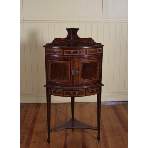 33 - AN EDWARDIAN MAHOGANY AND SATINWOOD CROSSBANDED CORNER CUPBOARD with moulded gallery containing six ... 