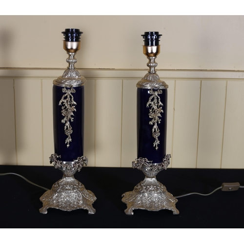 505 - A PAIR OF CONTINENTAL FLOW BLUE AND GILT BRASS TABLE LAMPS each with a cylindrical column hung with ... 