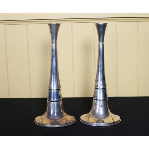 526 - A PAIR OF AMERICAN SILVER CANDLESTICKS each of cylindrical spreading form 30cm (h)