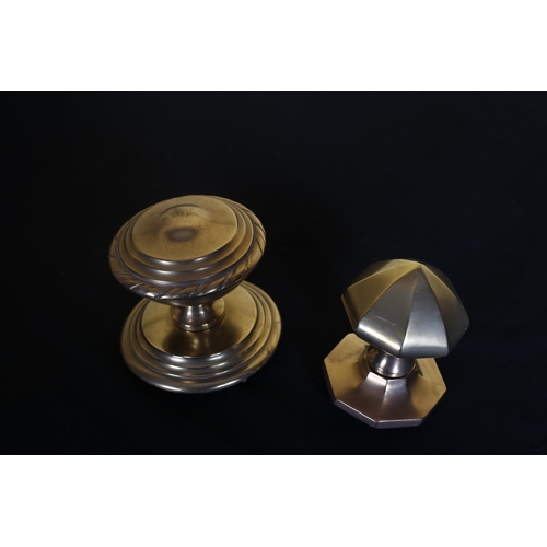 542 - TWO VINTAGE BRASS DOOR KNOBS