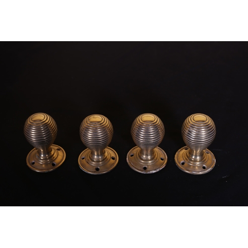 543 - A SET OF FOUR VINTAGE BRASS DOORKNOBS