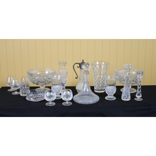 152 - A COLLECTION OF GLASSWARE to include cut glass bowls, vases, a Waterford cut glass table lamp with d... 