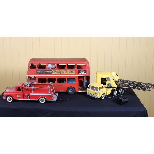 382 - A COLLECTION OF VINTAGE TIN PLATE TOYS to include a Tri-Ang Steam Engine, a Tri-Ang Horse Transporte... 