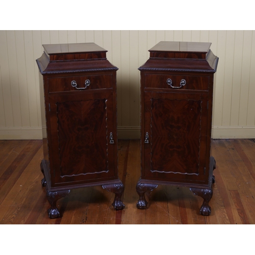 40 - A PAIR OF HEPPLEWHITE STYLE MAHOGANY DINING ROOM PEDESTALS each with a rectangular top and cavetto f... 