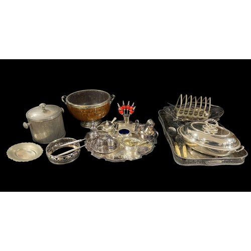 494 - A COLLECTION OF PLATED WARE to include entrée dishes, plated gallery tray, ice bucket, sauce boats, ... 