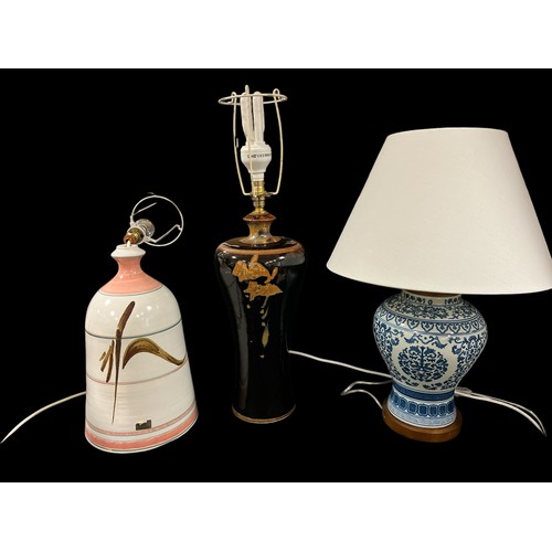 506 - A COLLECTION OF TABLE LAMPS to include an Oriental blue and white example of baluster form, a green ... 