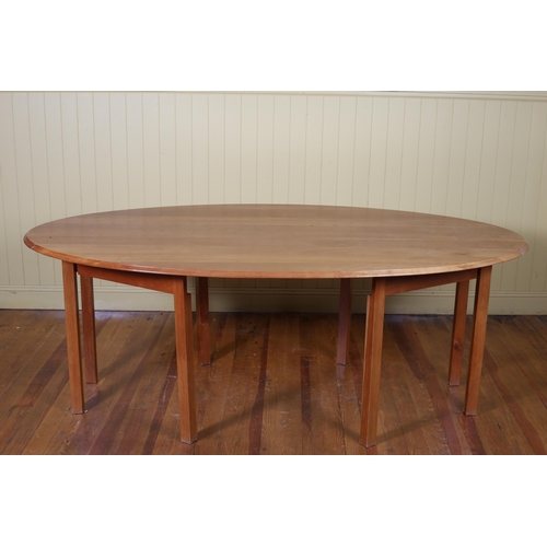 173 - A GEORGIAN STYLE MAHOGANY DROP LEAF HUNT TABLE the oval hinged top on square moulded legs87cm (h) x ... 