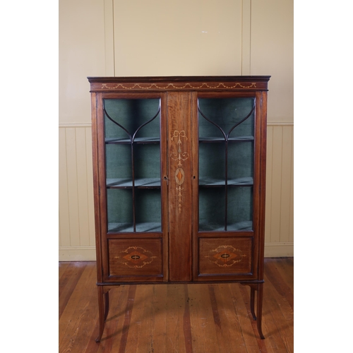 176 - AN EDWARDIAN MAHOGANY AND SATINWOOD INLAID CHINA DISPLAY CABINET the moulded cornice above a pair of... 