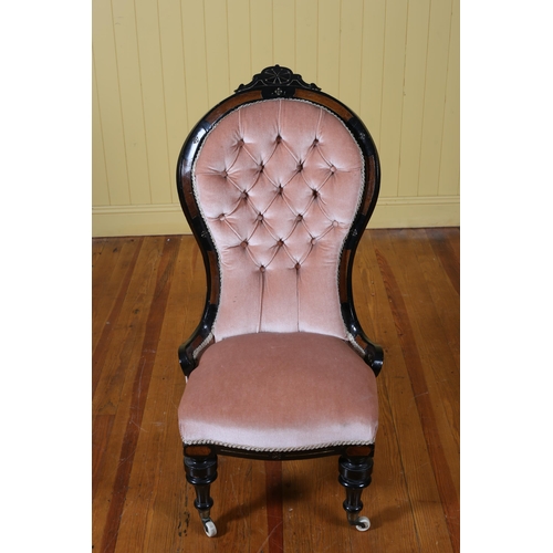 323 - A 19TH CENTURY BURR WALNUT EBONISED PARCEL GILT AND UPHOLSTERED LADIES CHAIR with deep buttoned upho... 