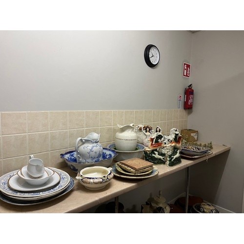 681 - A MISCELLANEOUS COLLECTION TO INCLUDE part dinner service, meat platters, wash jug and basins, a col... 