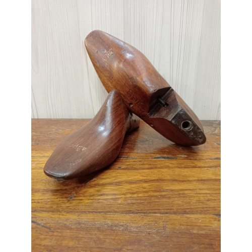 485 - A PAIR OF VINTAGE HARDWOOD SHOE TREES