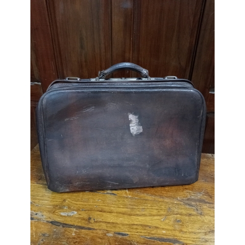 290 - A VINTAGE LEATHER DOCTOR'S CASE with metal clasps and leather carrying handle