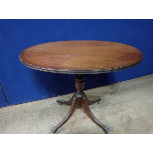 293 - A REGENCY STYLE MAHOGANY OCCASIONAL TABLE the oval top with reeded rim above a baluster column on qu... 