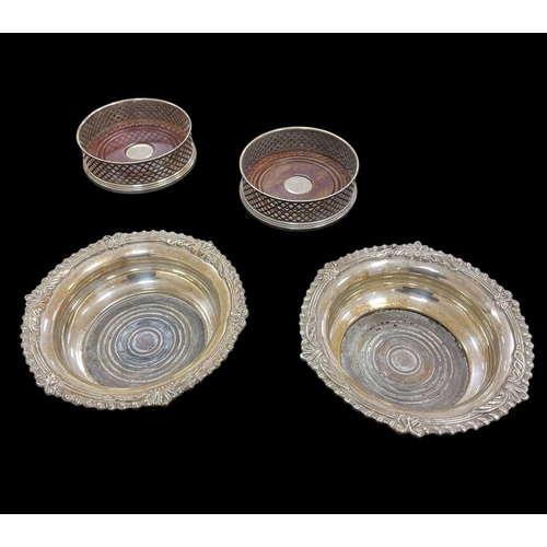 510 - A PAIR OF SILVER WINE COASTERS with pierced rims together with A PAIR OF SHEFFIELD SILVER PLATED WIN... 