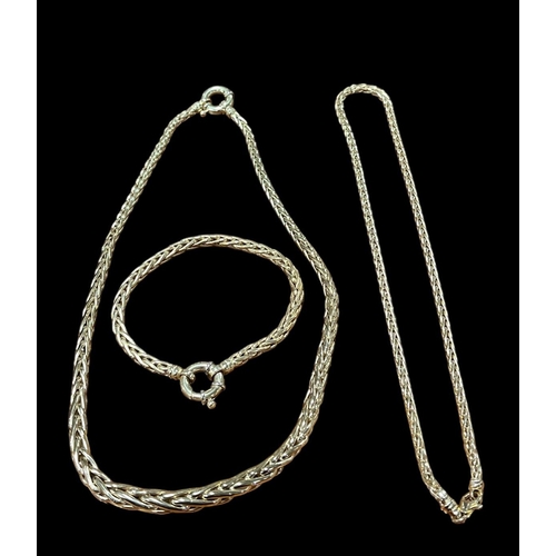 556 - AN 18CT SUITE comprising two necklaces and bracelet Larger 44cm (l), Smaller 41cm (l), Bracelet 19cm... 