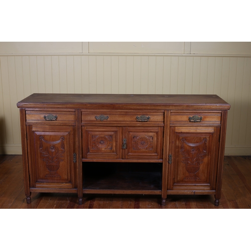 612 - AN EDWARDIAN MAHOGANY SIDEBOARD of rectangular outline the shaped top above three frieze drawers and... 